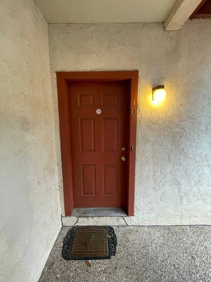 706 W 22nd St #103 - Photo 6 of 11