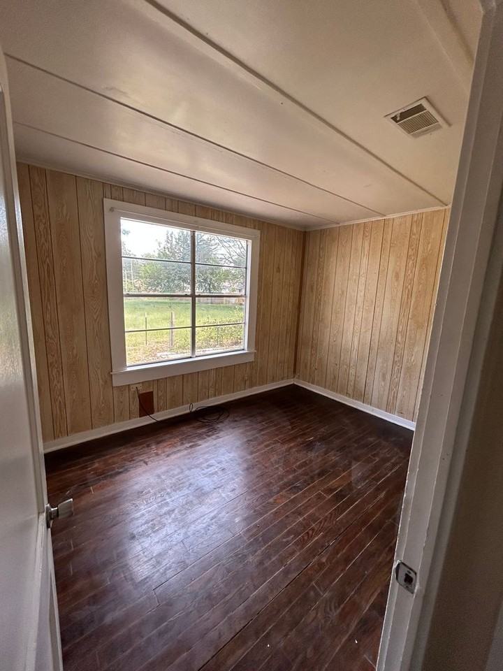 102 Wilson Street - Photo 4 of 7