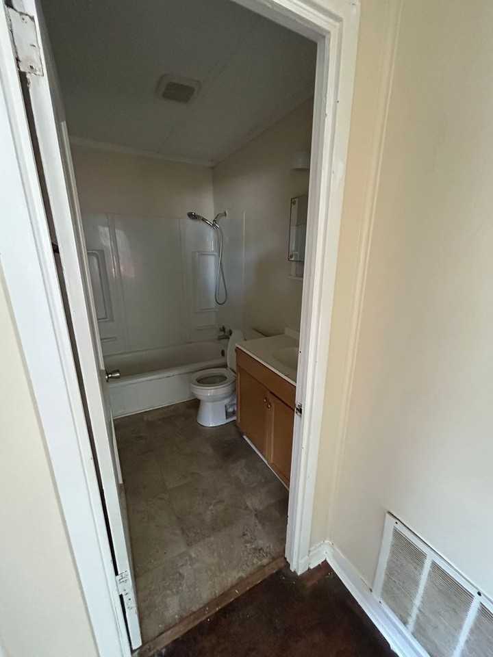 102 Wilson Street - Photo 5 of 7