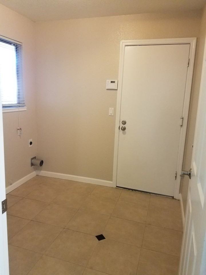 1116 Oak Ridge Dr - Photo 6 of 13