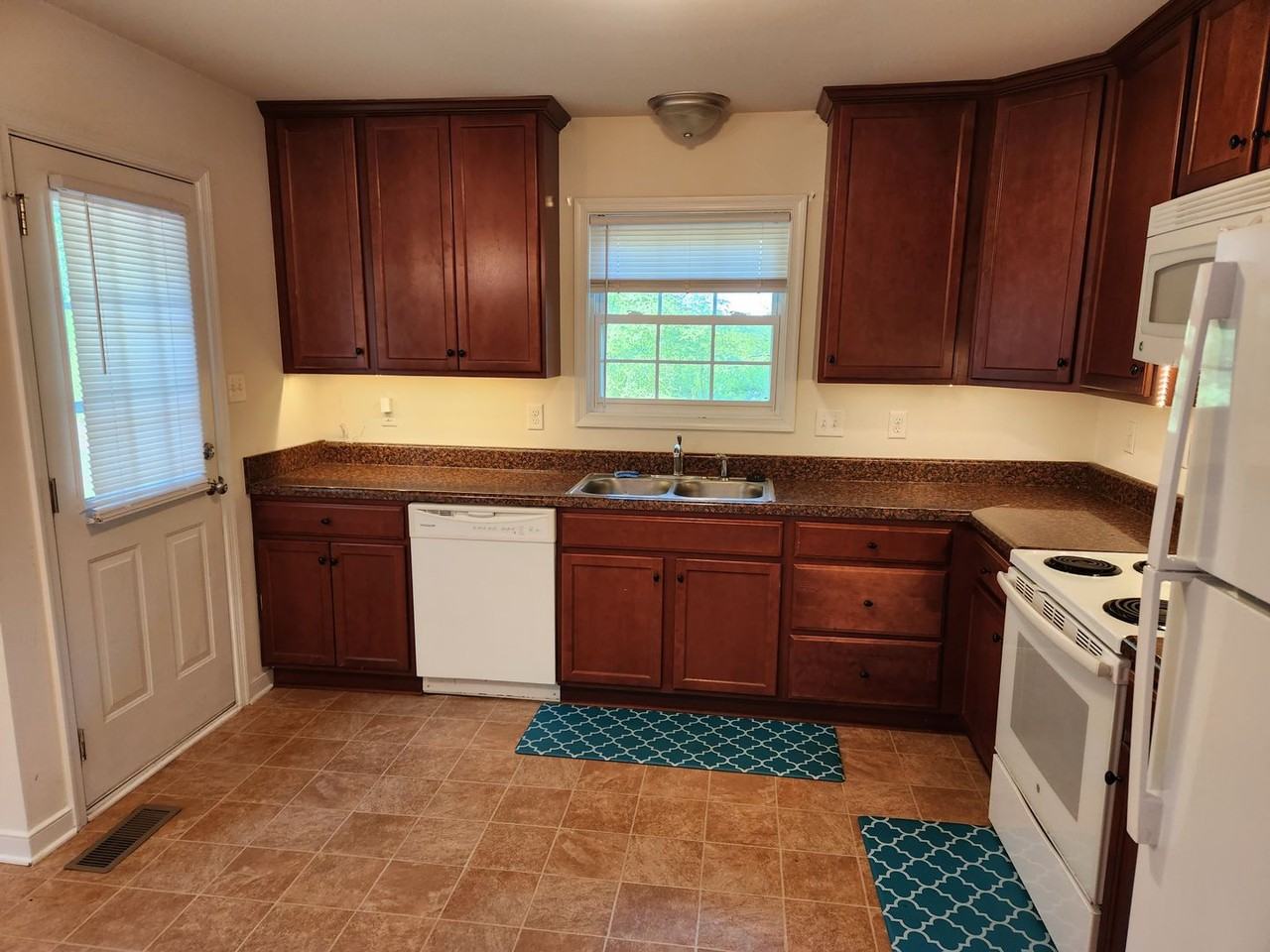 138 Gene Rd - Photo 2 of 10