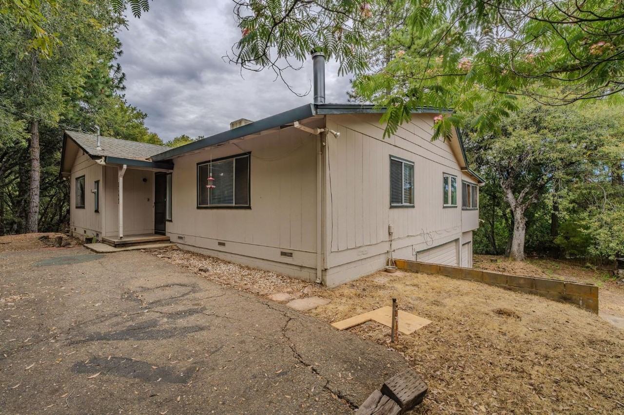 13890 Druid Ln - Photo 2 of 35