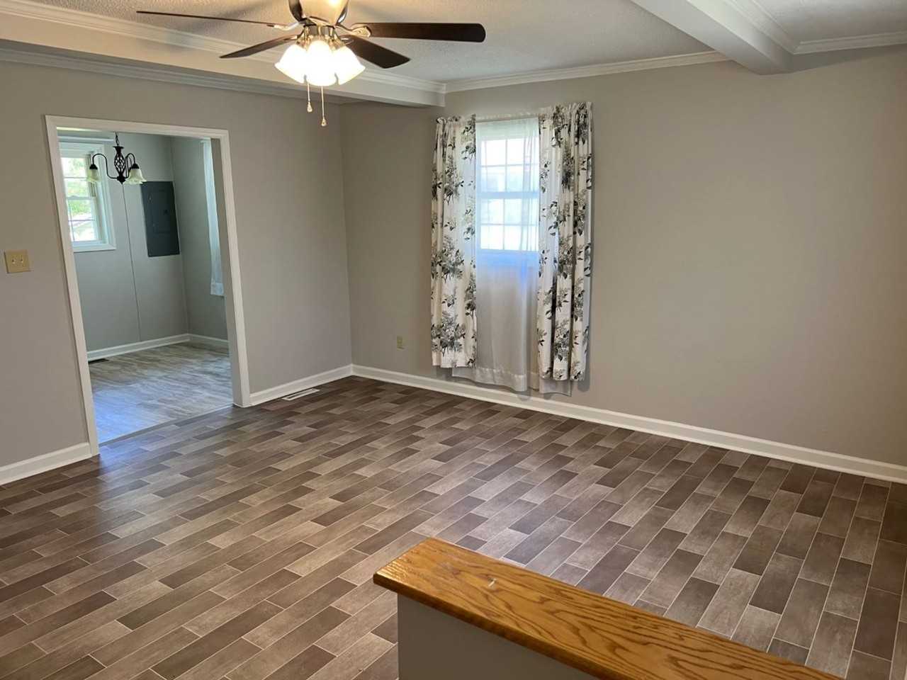 120 Amber Ln - Photo 3 of 16