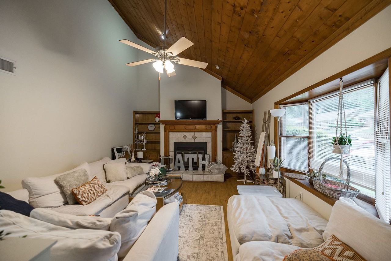 216 Eaglewood Ct - Photo 6 of 36