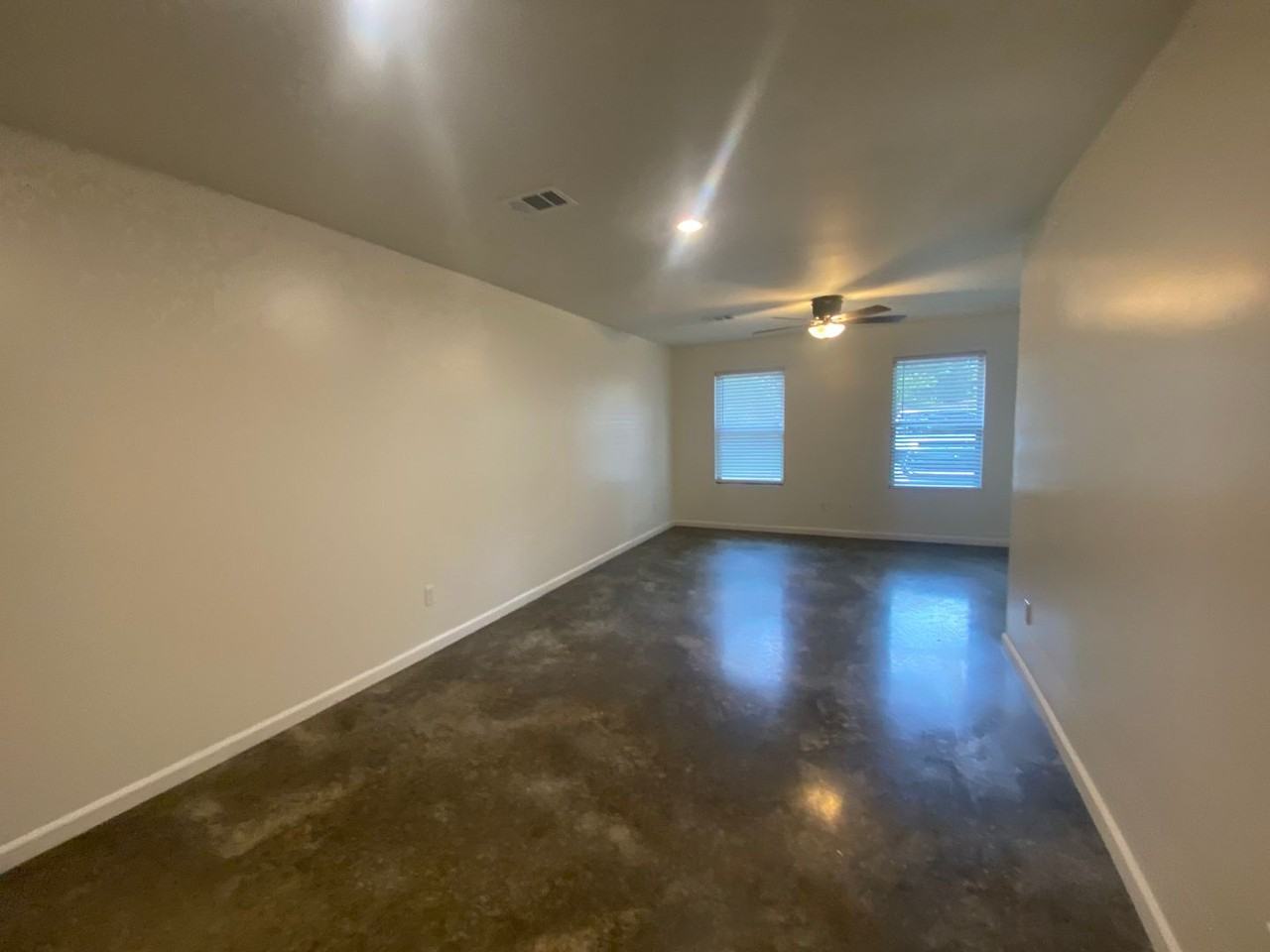 510 Floyd St - Photo 4 of 11