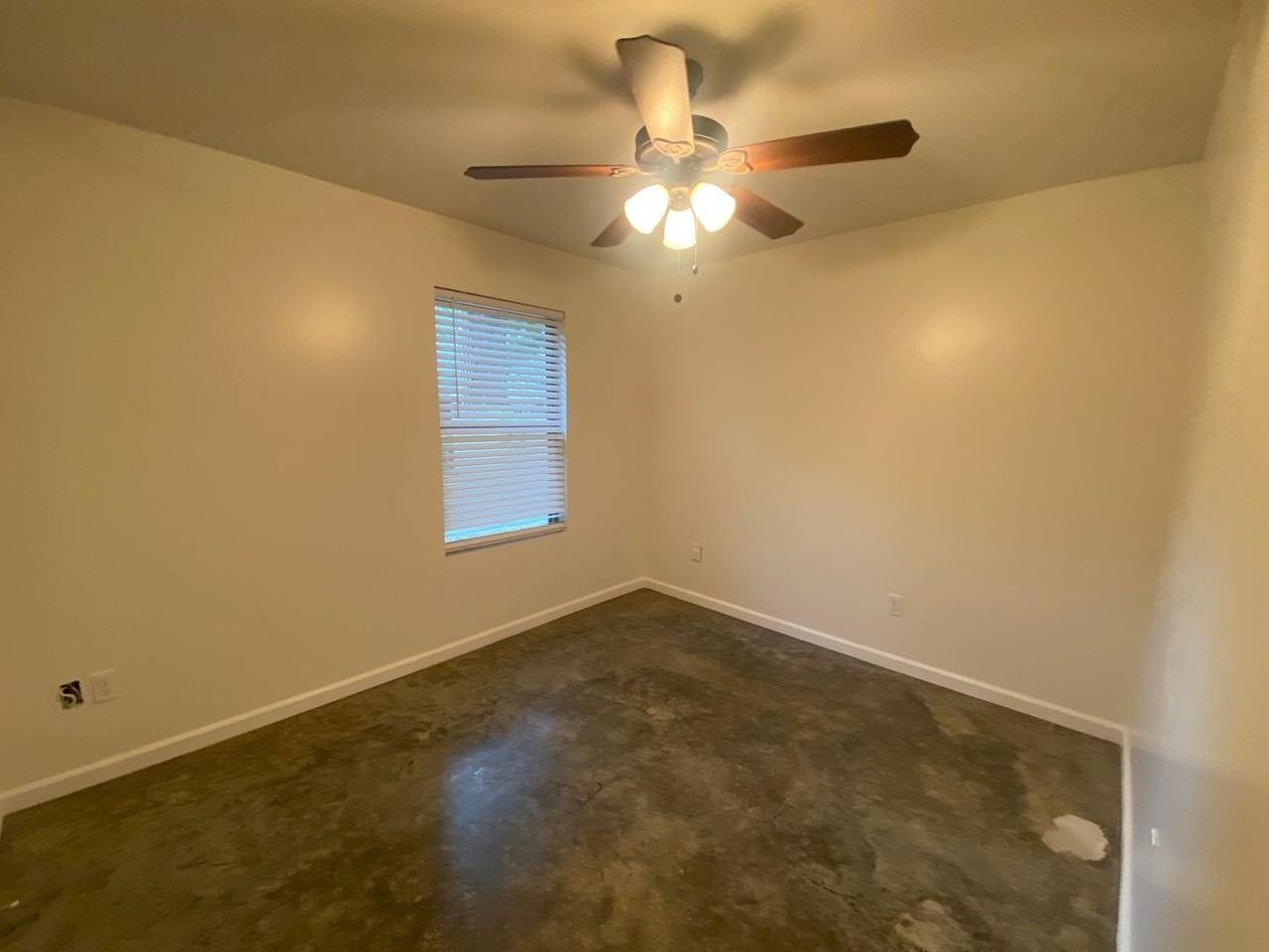 510 Floyd St - Photo 7 of 11