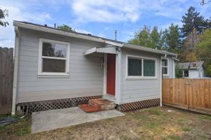 featured image of 2069 Holly St
