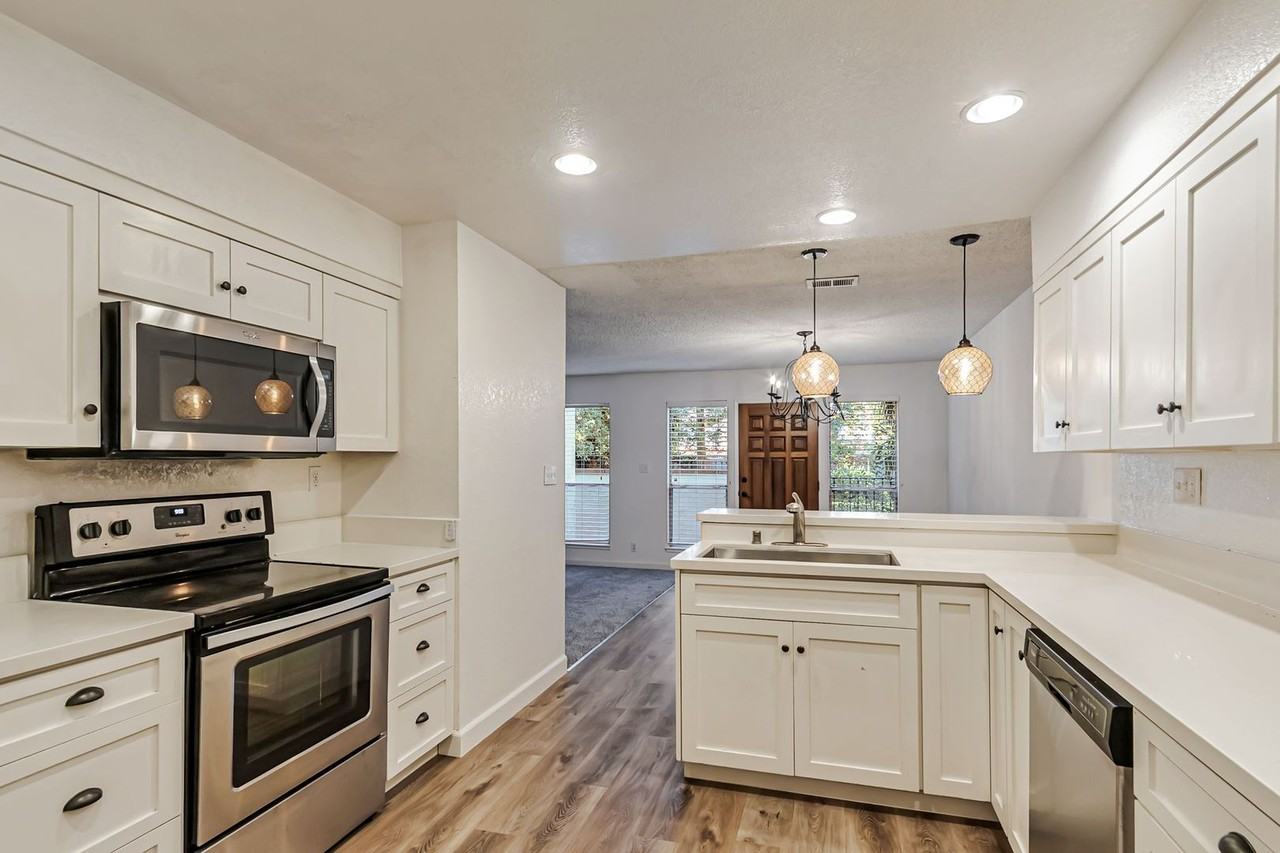 1755 Erinbrook Pl - Photo 3 of 39