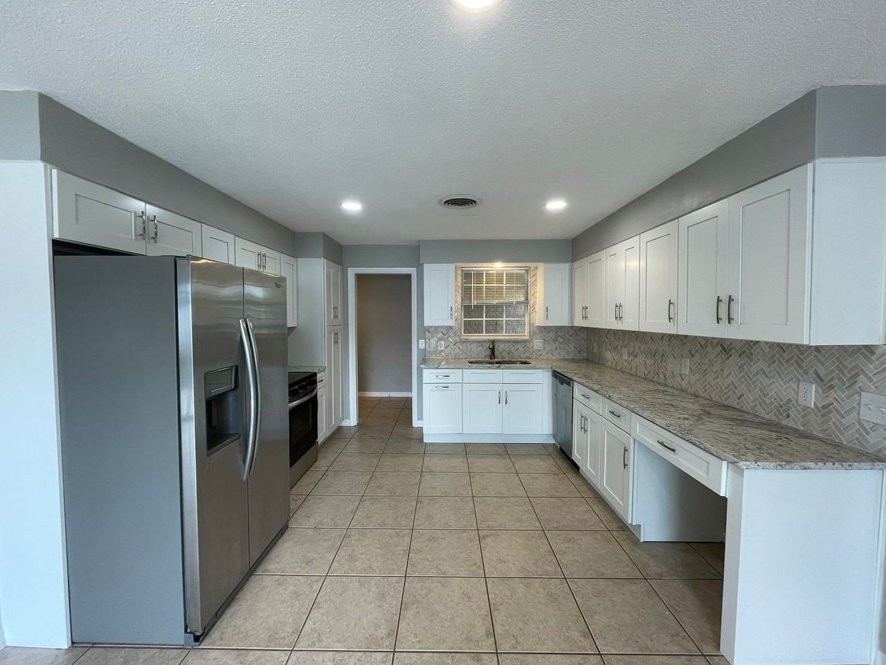 3030 Stanford Ave - Photo 3 of 36