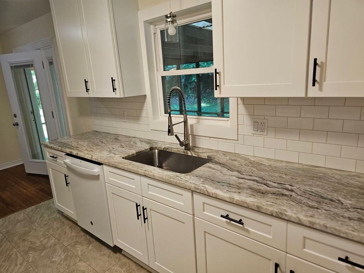 842 Graythorn Ln - Photo 2 of 7