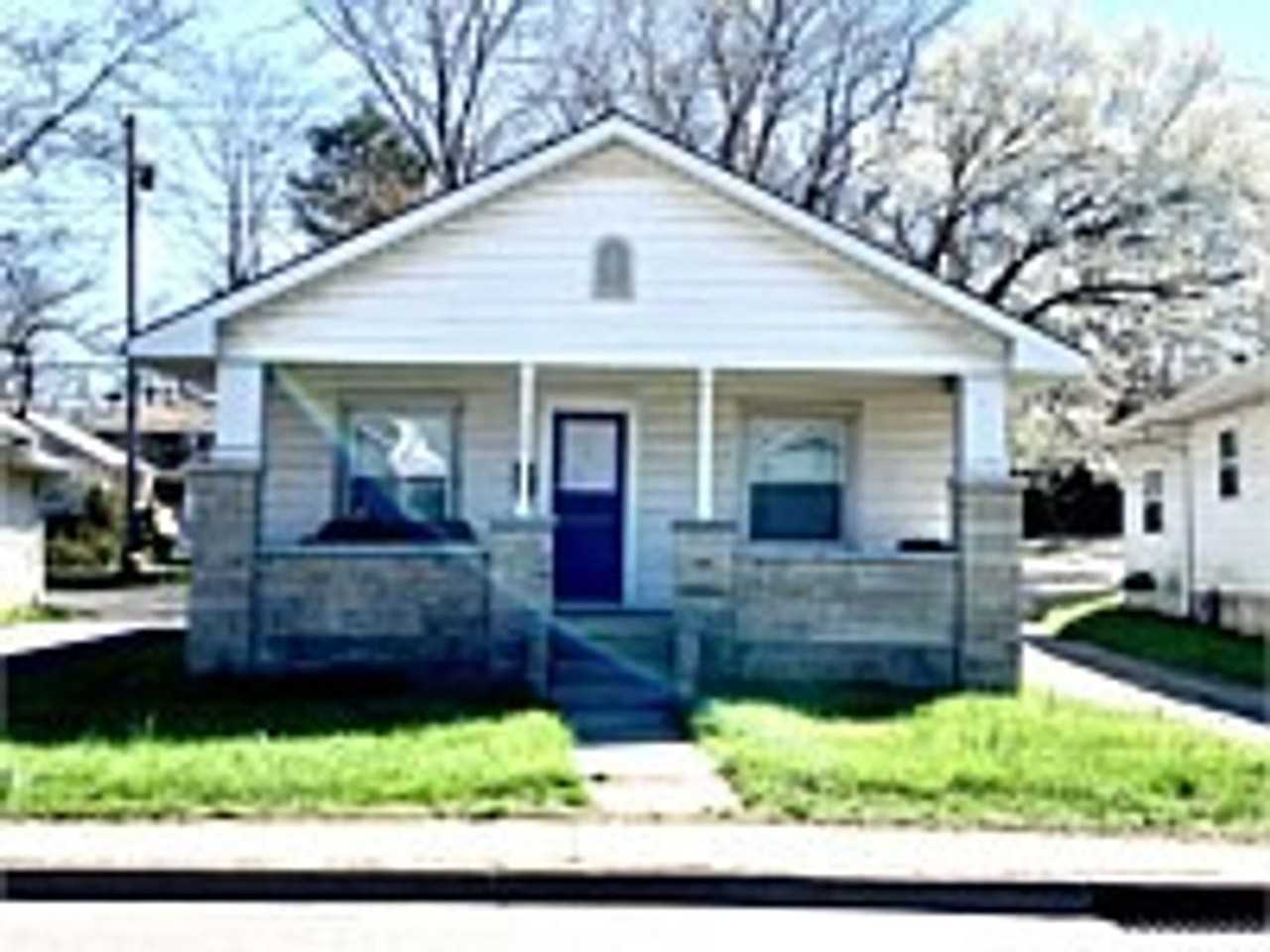1409 S Walnut St - Photo 2 of 10