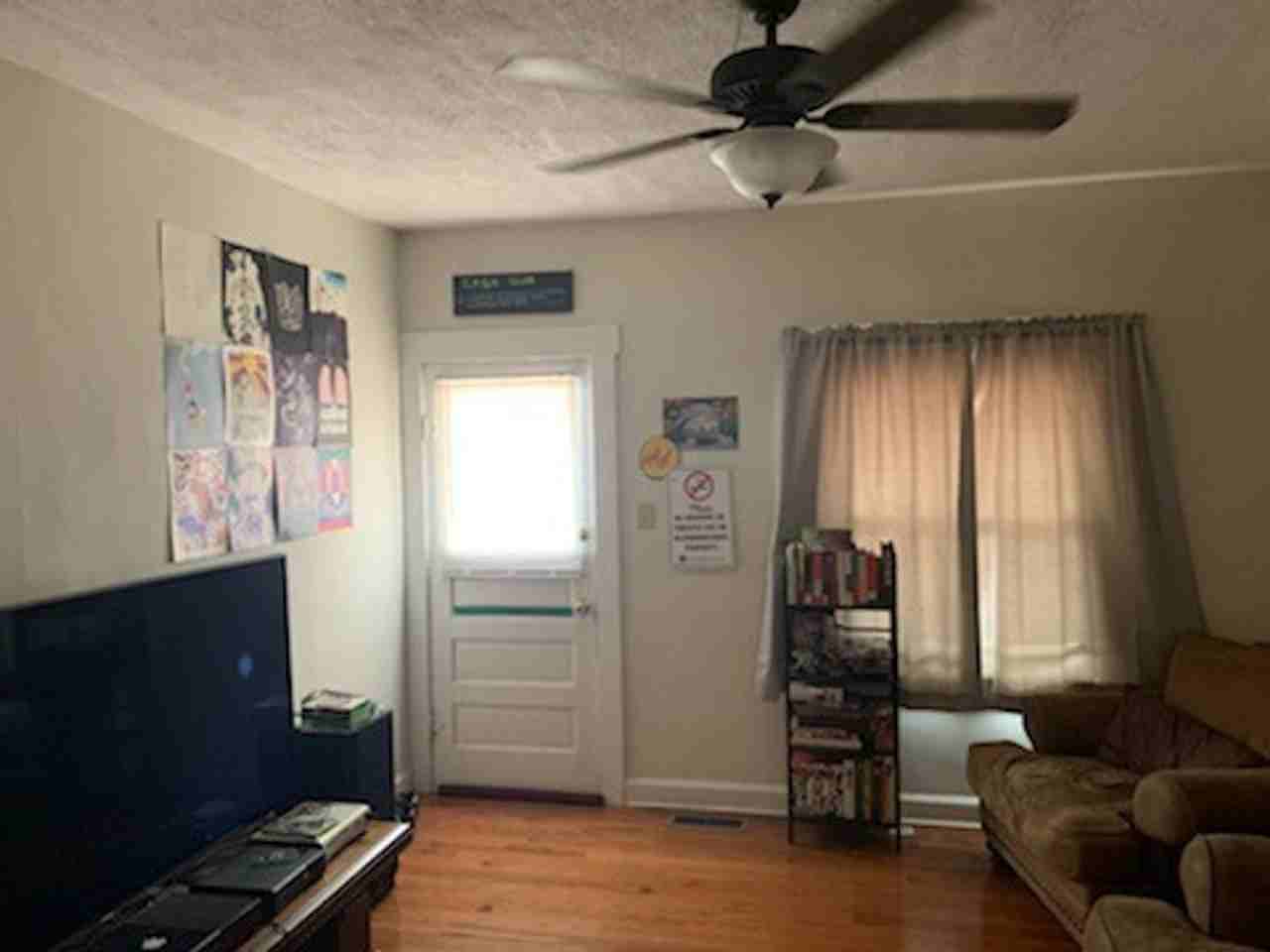1409 S Walnut St - Photo 3 of 10