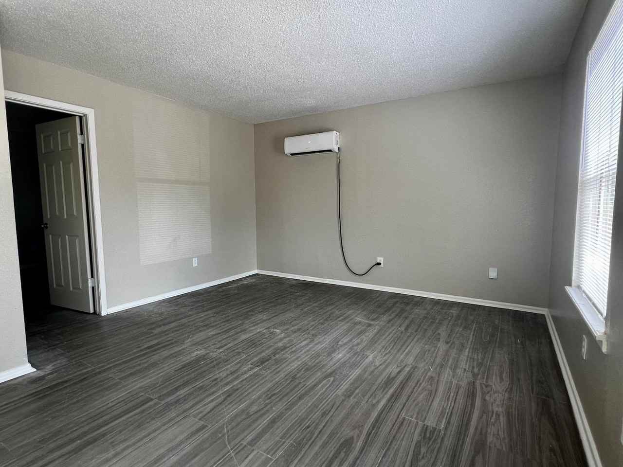 2122 21st St #A - Photo 3 of 8