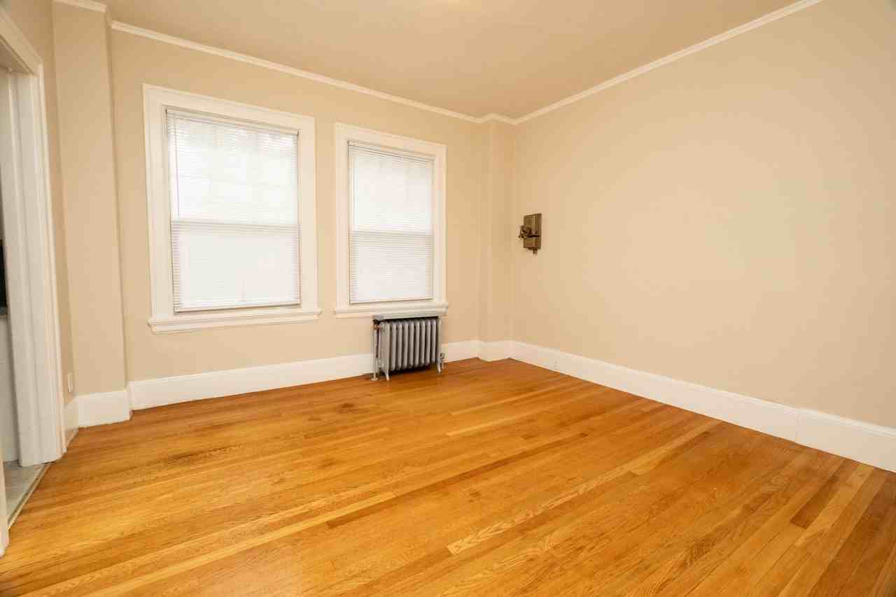 4929 SE Hawthorne Blvd. - Photo 4 of 17