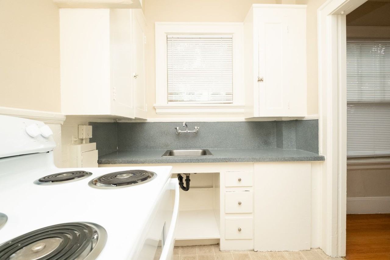 4929 SE Hawthorne Blvd. - Photo 6 of 17