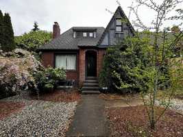 featured image of 9222 35th Ave Sw