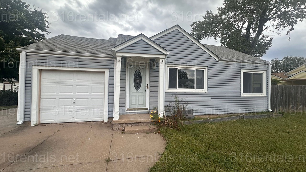 136 S Tracy St - Photo 6 of 19