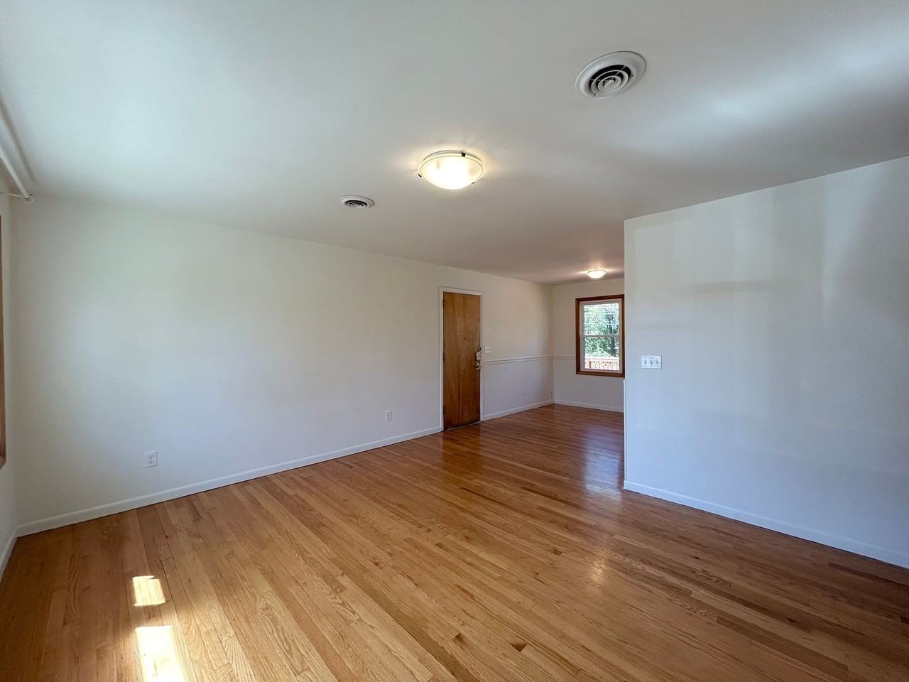 650 Betty Dr - Photo 2 of 13