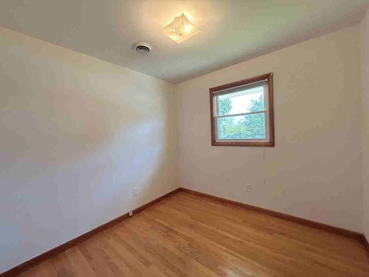 650 Betty Dr - Photo 4 of 13