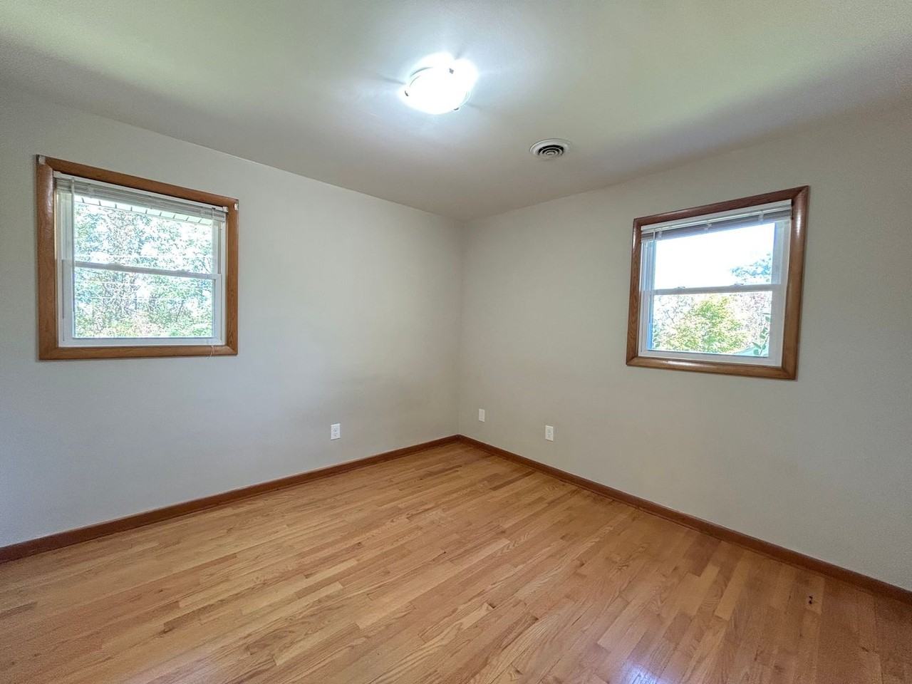 650 Betty Dr - Photo 6 of 13