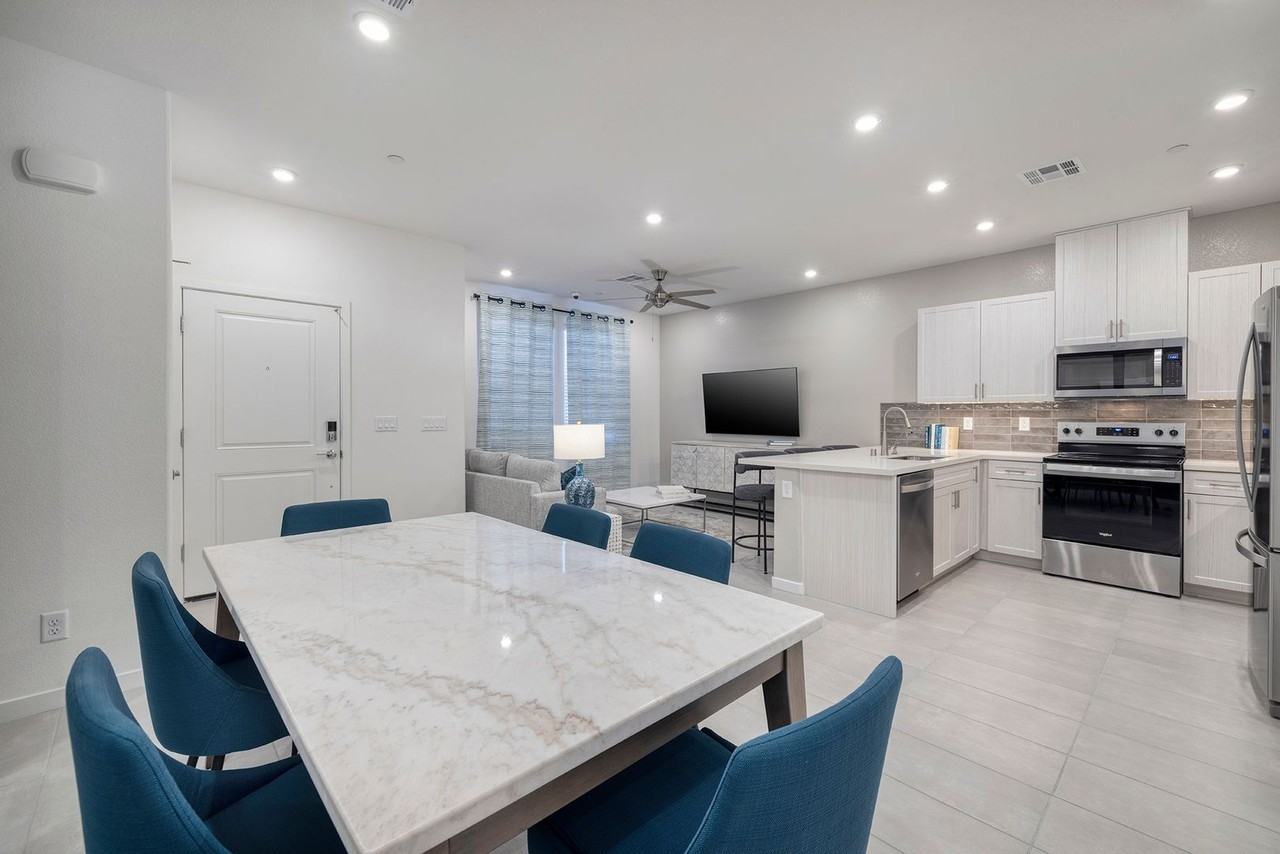 6788 Nimbus Ave - Photo 3 of 30