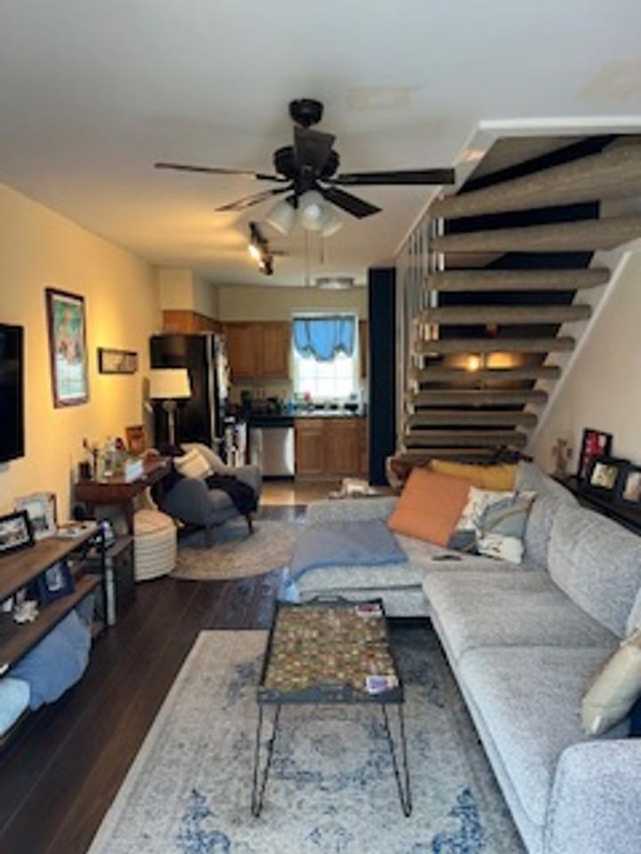 301 Seattle St #11 - Photo 2 of 8