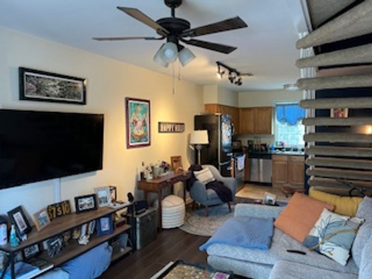 301 Seattle St #11 - Photo 3 of 8