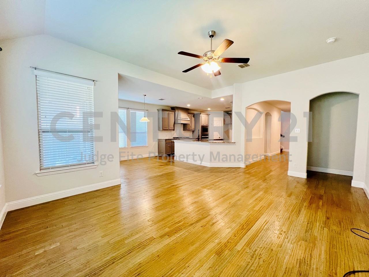 5644 Salt Springs Dr - Photo 3 of 17