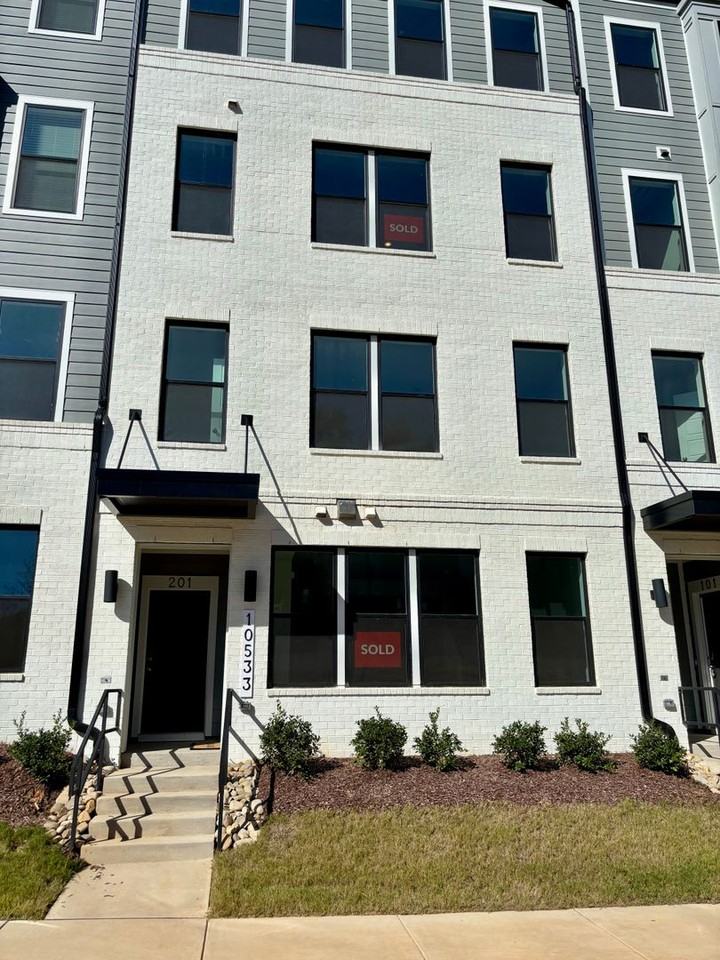 10533 Pleasant Branch Drive - Photo 2 of 30