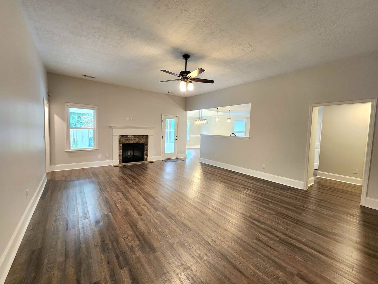 4427 Raleigh Dr - Photo 5 of 28