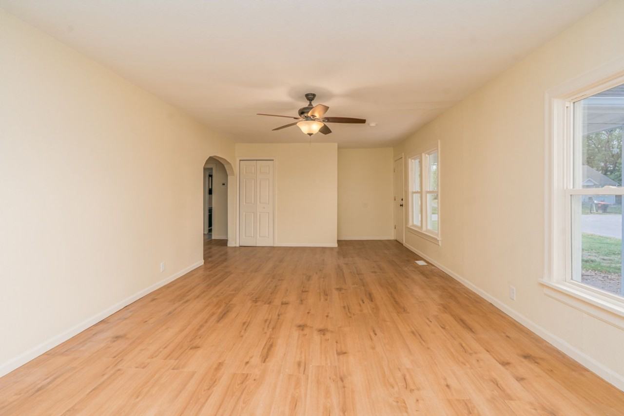 549 Mcphail St - Photo 4 of 10
