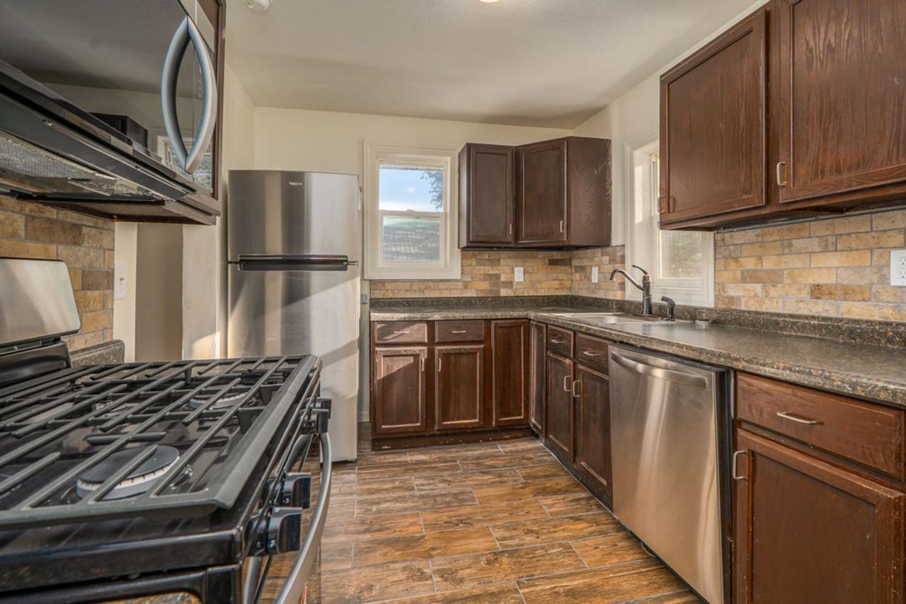 549 Mcphail St - Photo 5 of 10
