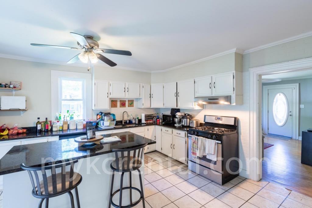 4703 Alhambra Dr - Photo 3 of 21