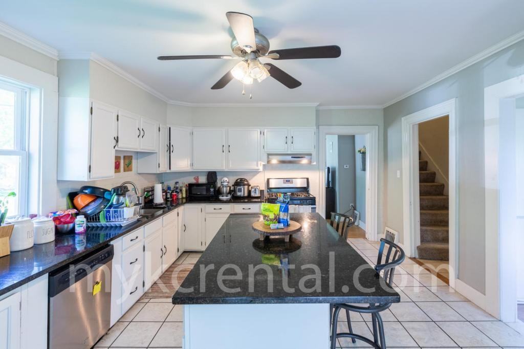 4703 Alhambra Dr - Photo 4 of 21