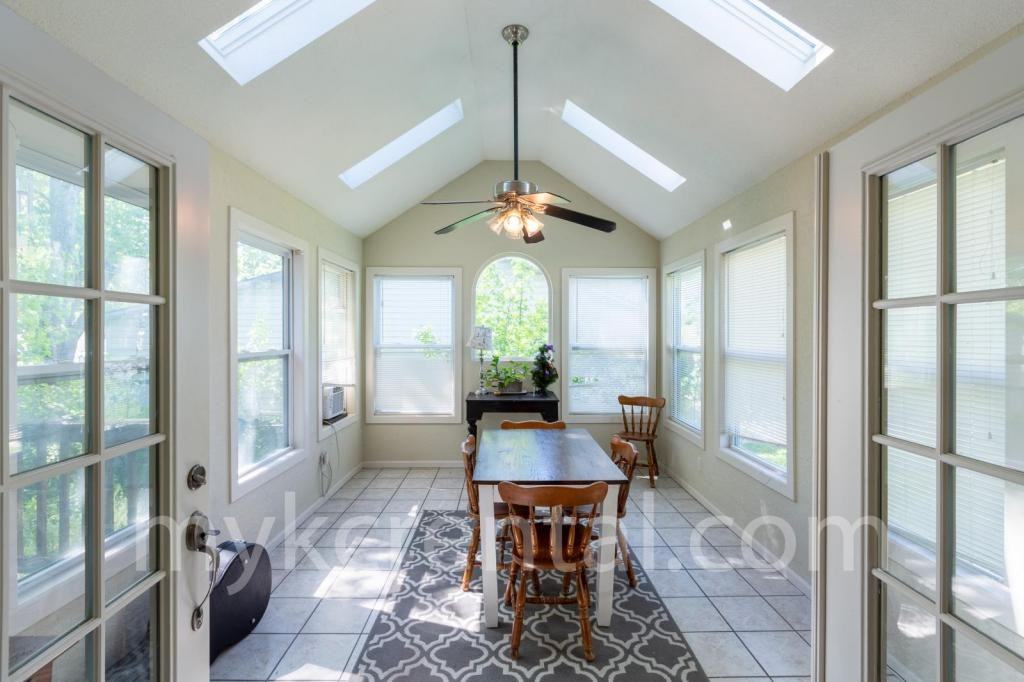 4703 Alhambra Dr - Photo 5 of 21