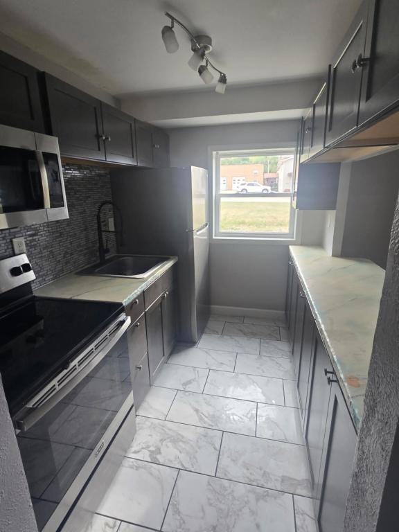 1043 Midland Ave - Photo 3 of 5