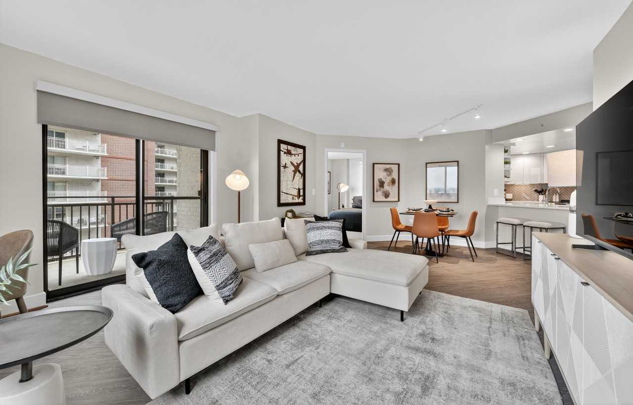 Richmond Square - Photo 3 of 30