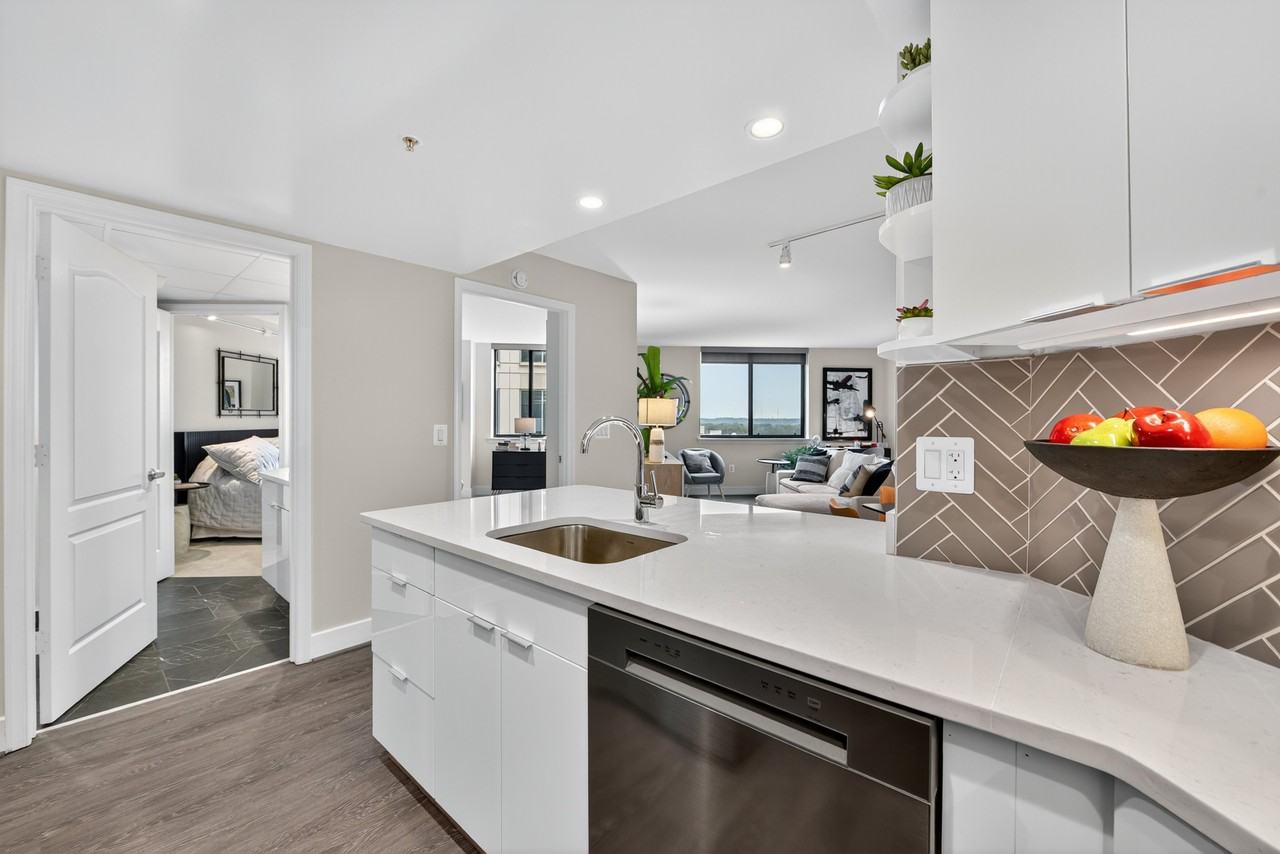 Richmond Square - Photo 4 of 30