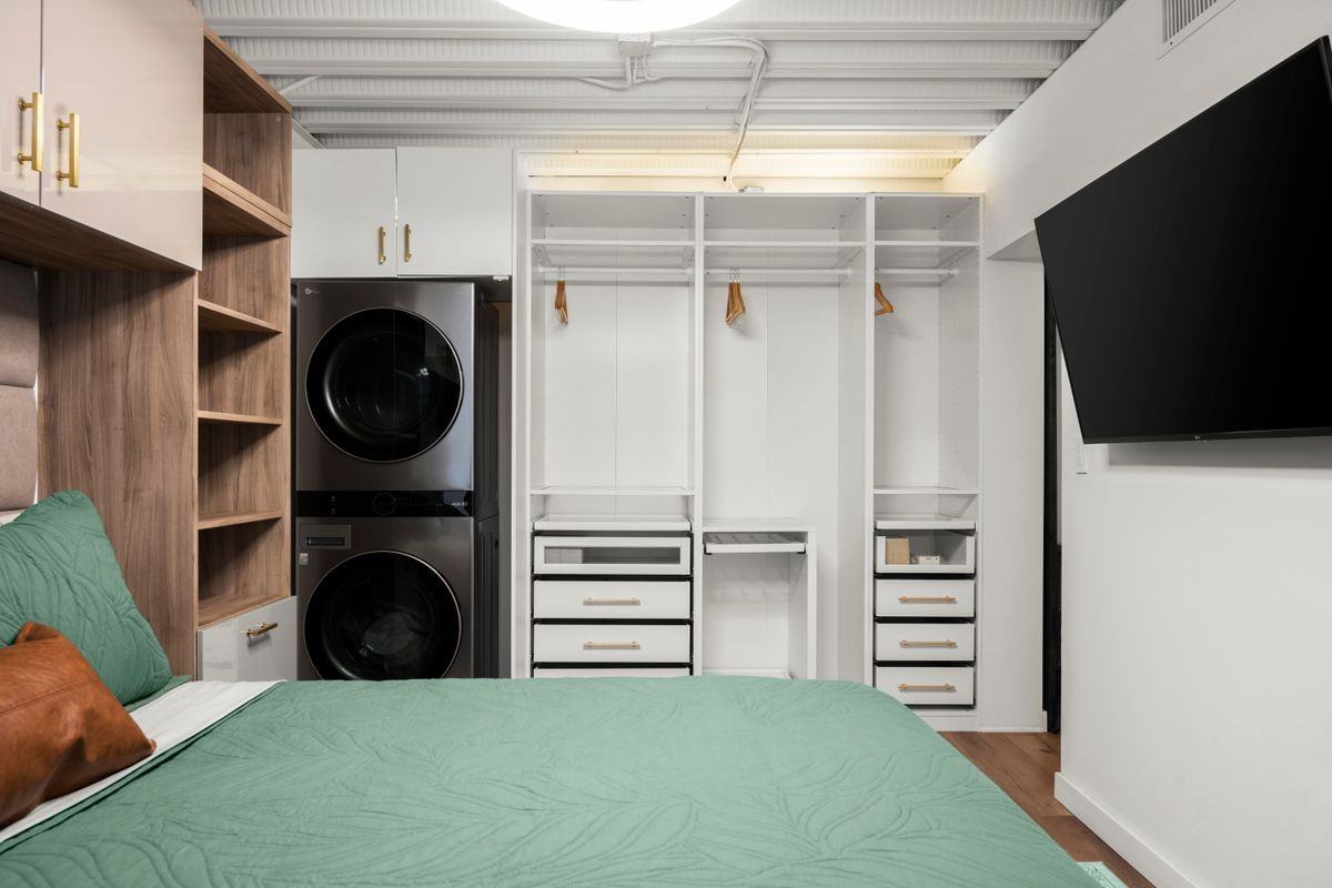 1312 E Washington St - Photo 3 of 16