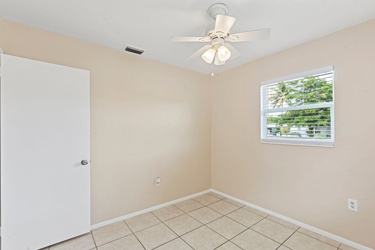 8949 Chatham St - Photo 6 of 33