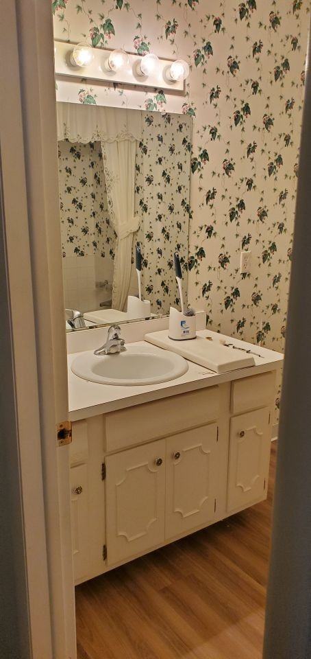 2002 Glendale Ln - Photo 7 of 10