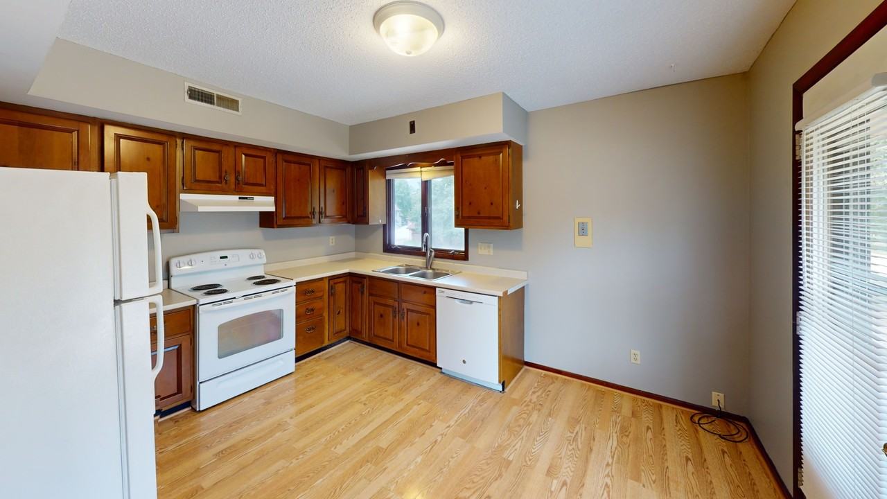 719 E Fellows St #2 - Photo 3 of 10