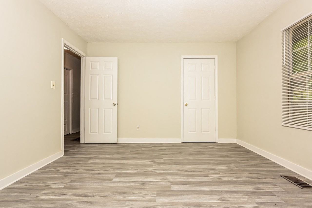 4868 Bartlett Ct - Photo 3 of 15