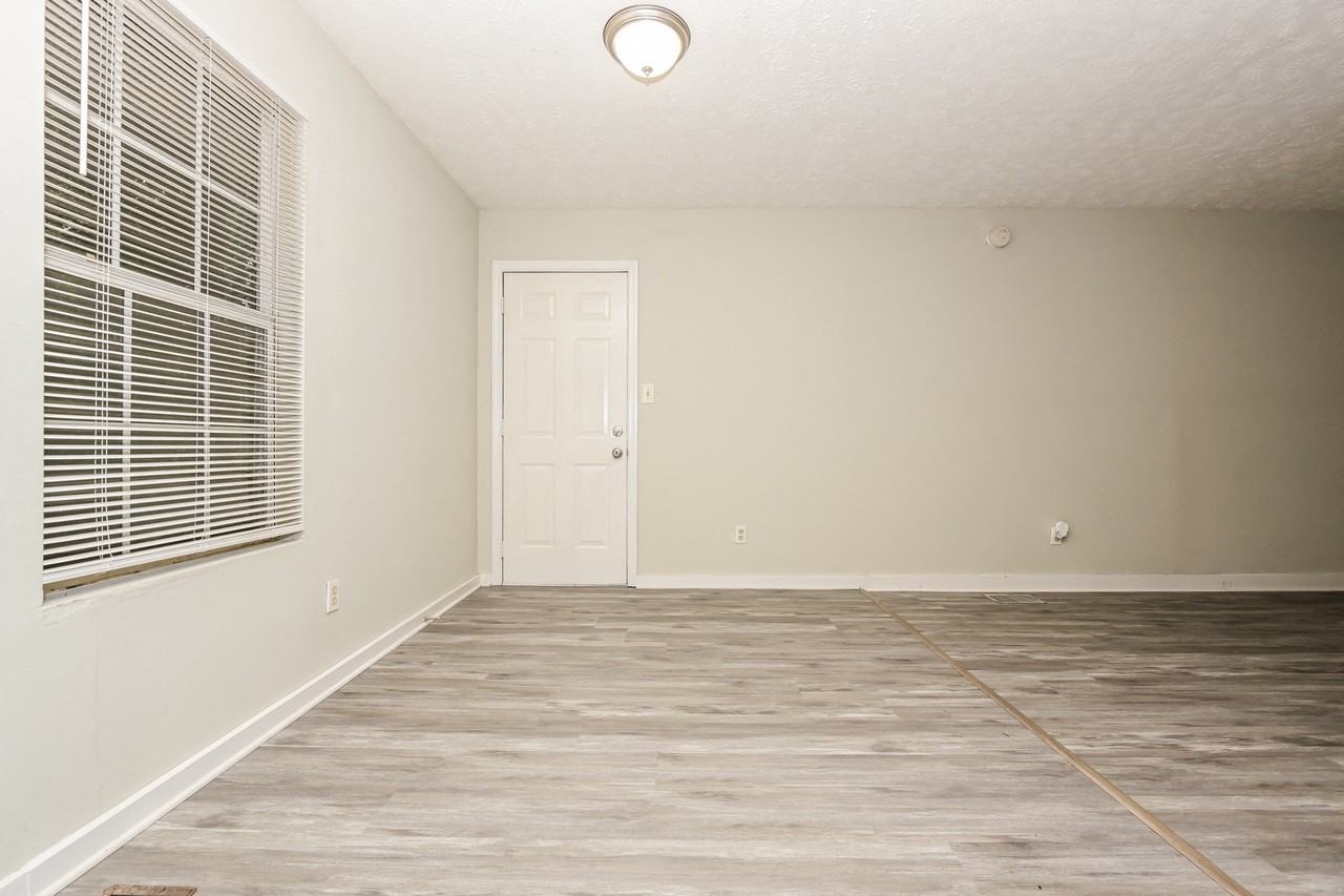 4868 Bartlett Ct - Photo 5 of 15