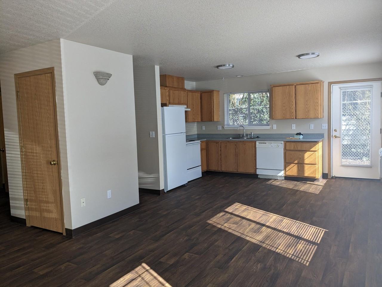 Lassam Terrace Apartments - Photo 7 of 20