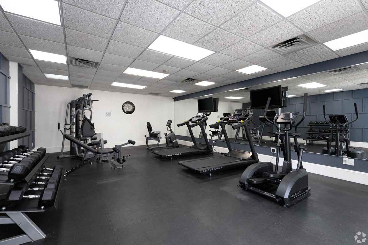 Saratoga Resort Villa Apartments - Photo 7 of 9