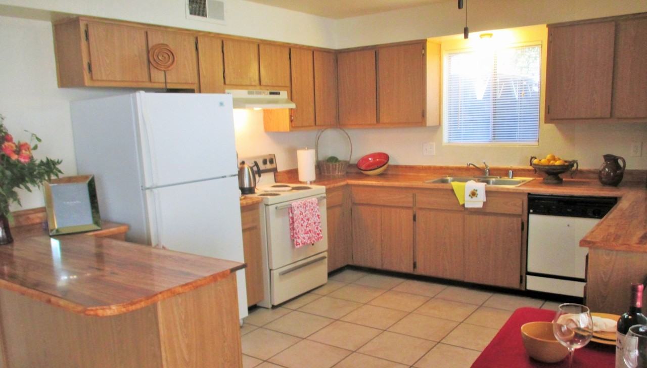 Redwood Glen Apartments - Photo 2 of 2