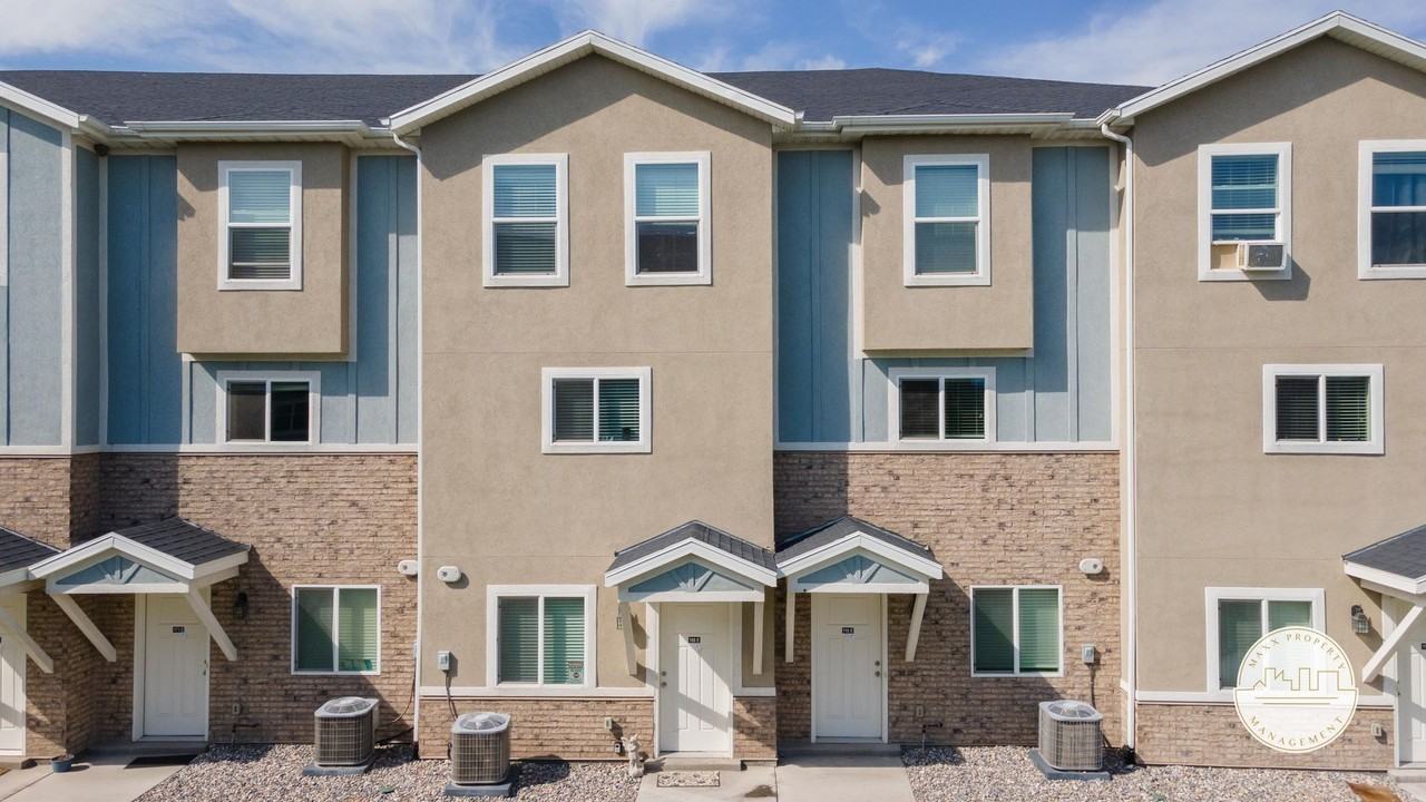 100 E 630 N - Photo 3 of 36