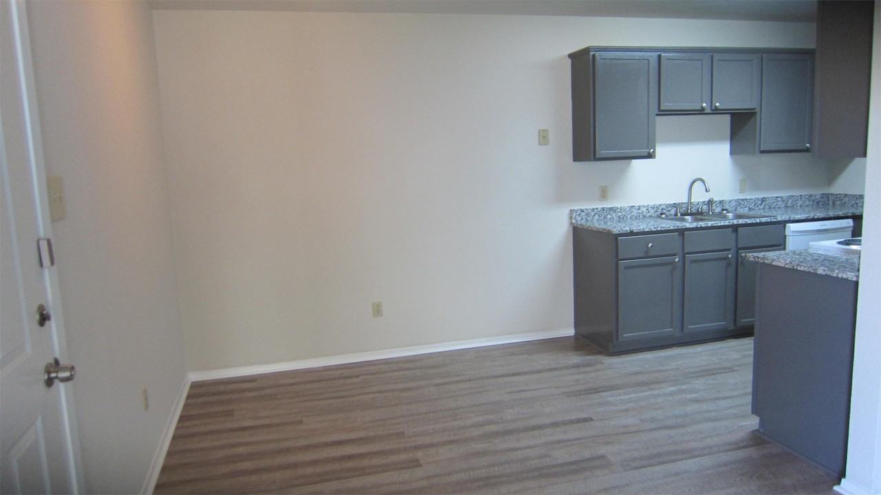 8123 Marydean Ave - Photo 6 of 12