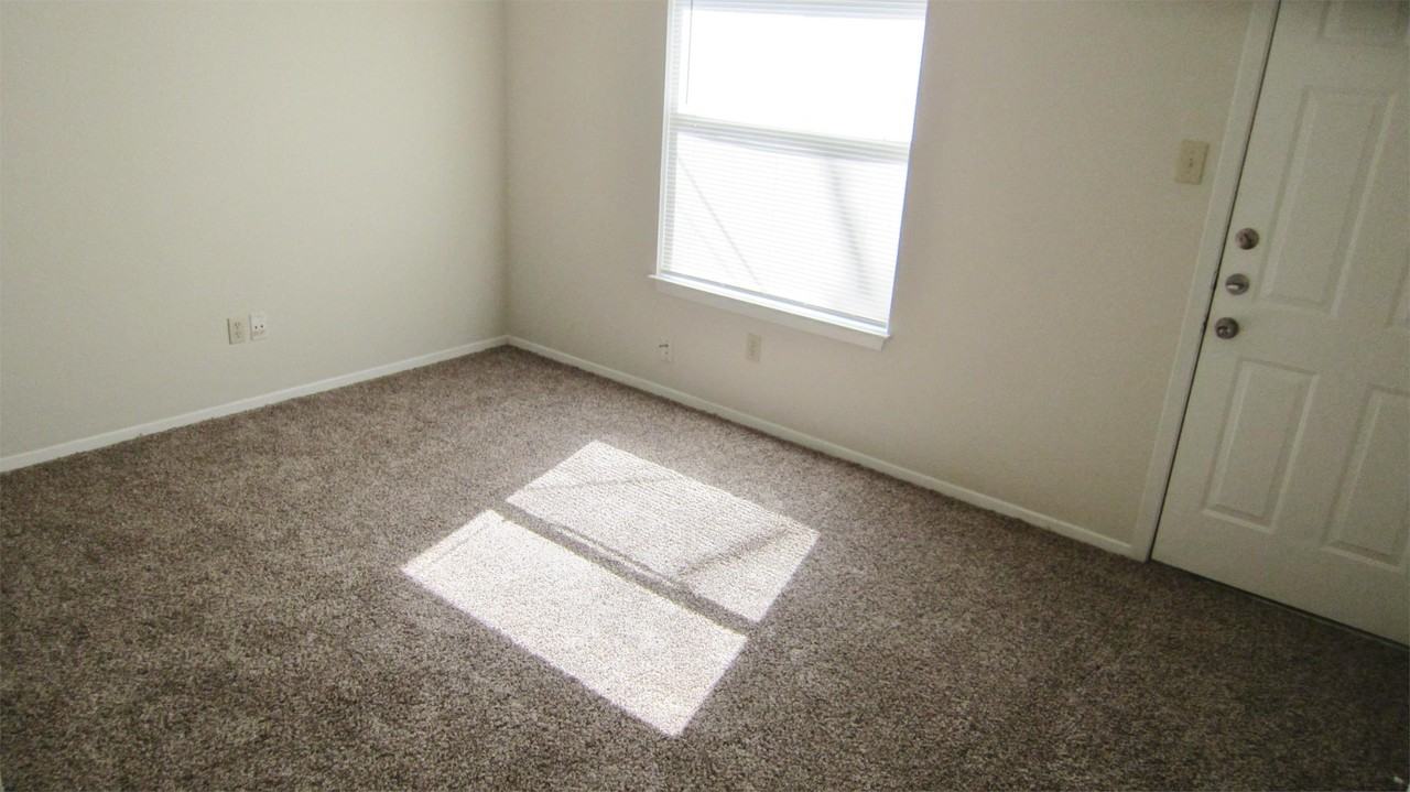 8123 Marydean Ave - Photo 3 of 12